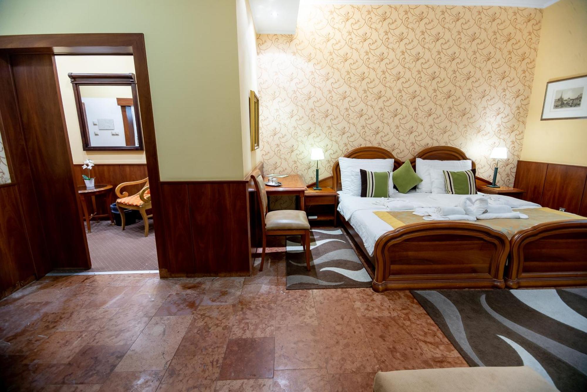 Nyerges Hotel Termal Superior Monor Ngoại thất bức ảnh